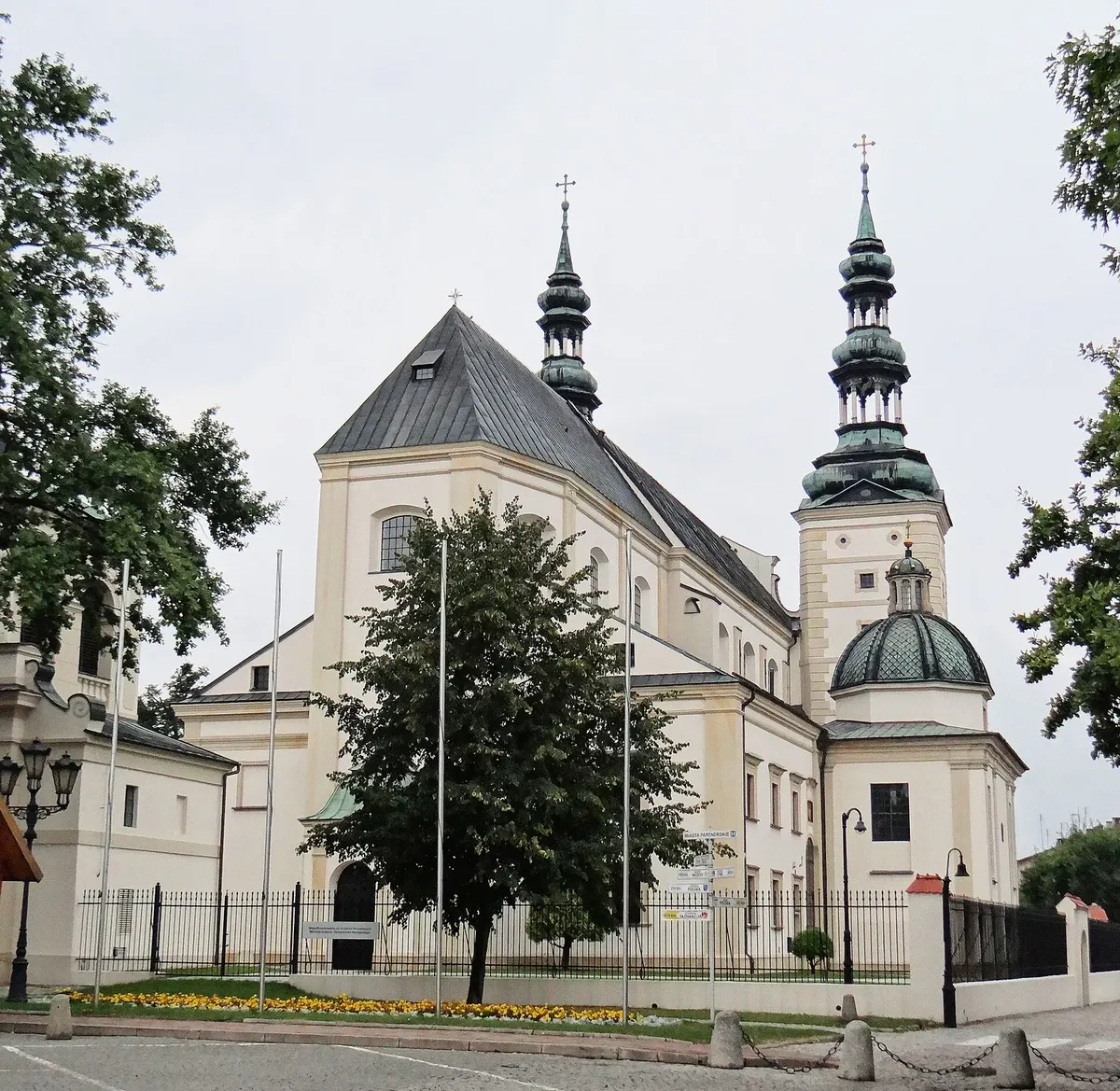 Historia Łowicza: wielokulturowy i regionalny spacer ze Skierniewic
