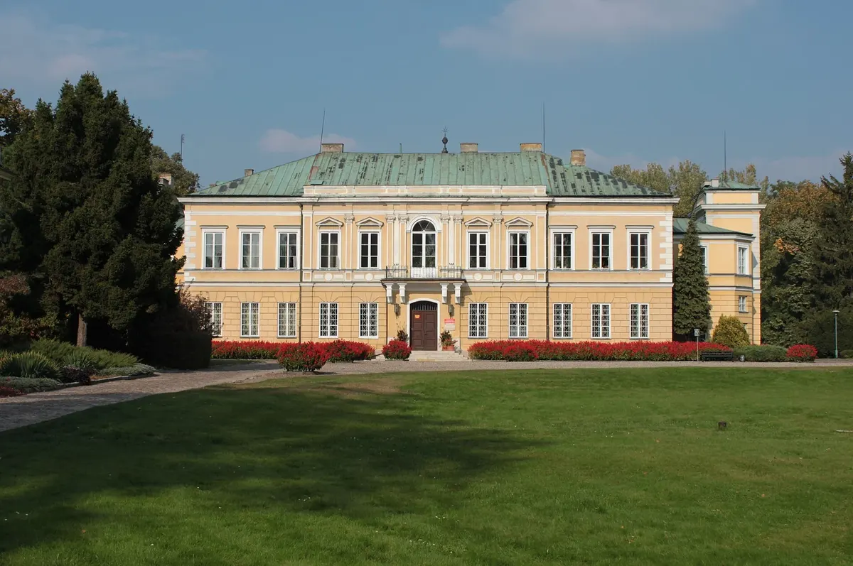 Pałac Prymasowski w Skierniewicach – historia dawnej rezydencji