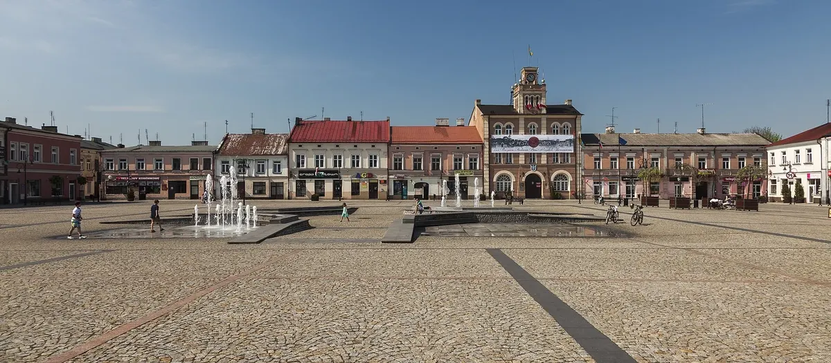 Rynek w Skierniewicach – historia najnowszej przemiany i spacer po centrum
