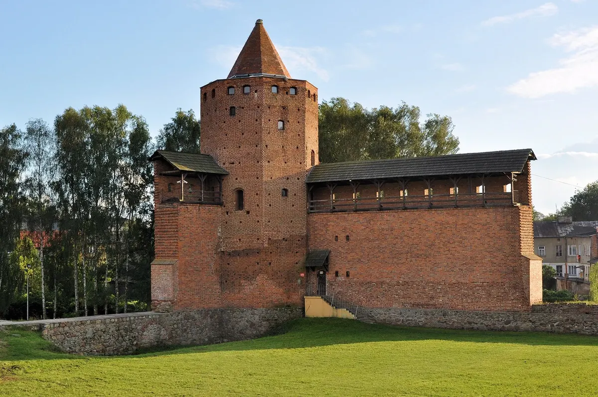 Zamek w Rawie Mazowieckiej – jak zrozumieć jego historię